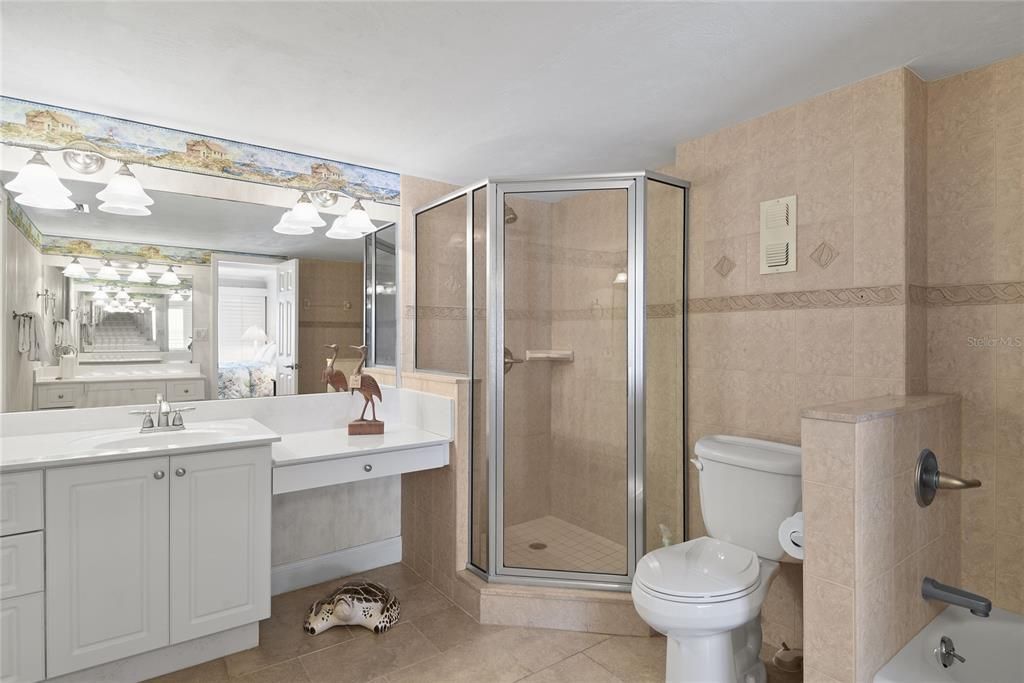 待售: $2,000,000 (3 贝兹, 3 浴室, 1985 平方英尺)