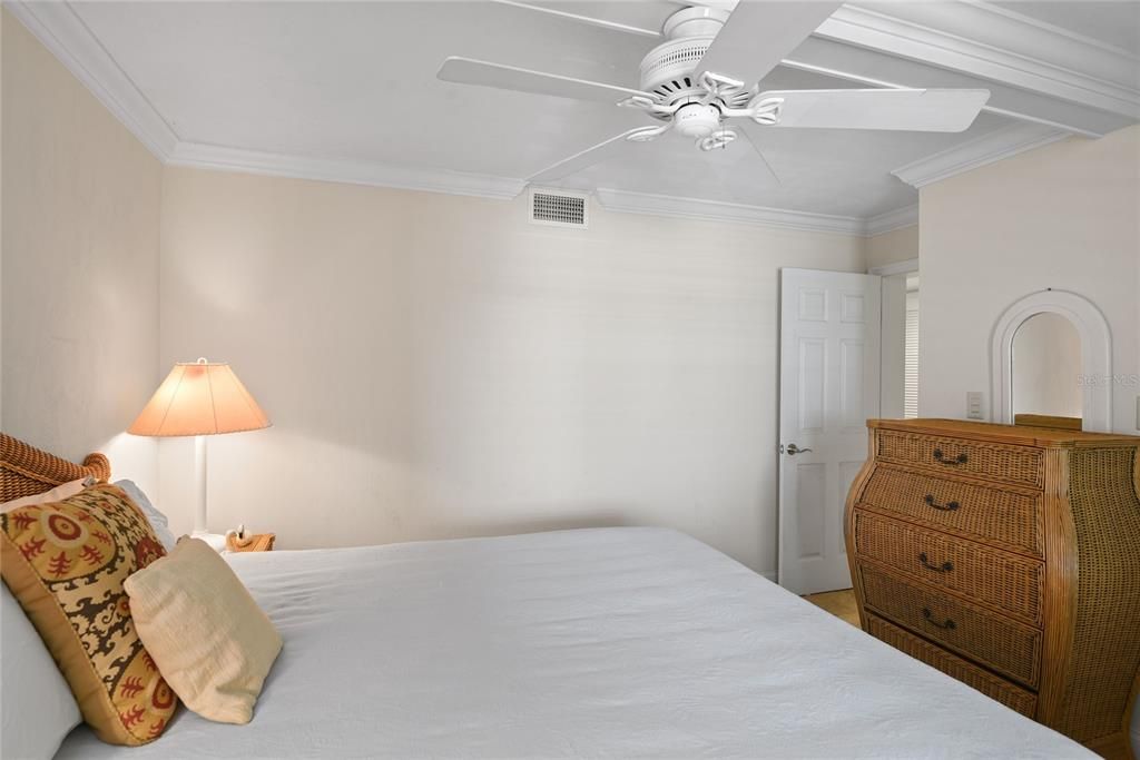 待售: $2,000,000 (3 贝兹, 3 浴室, 1985 平方英尺)