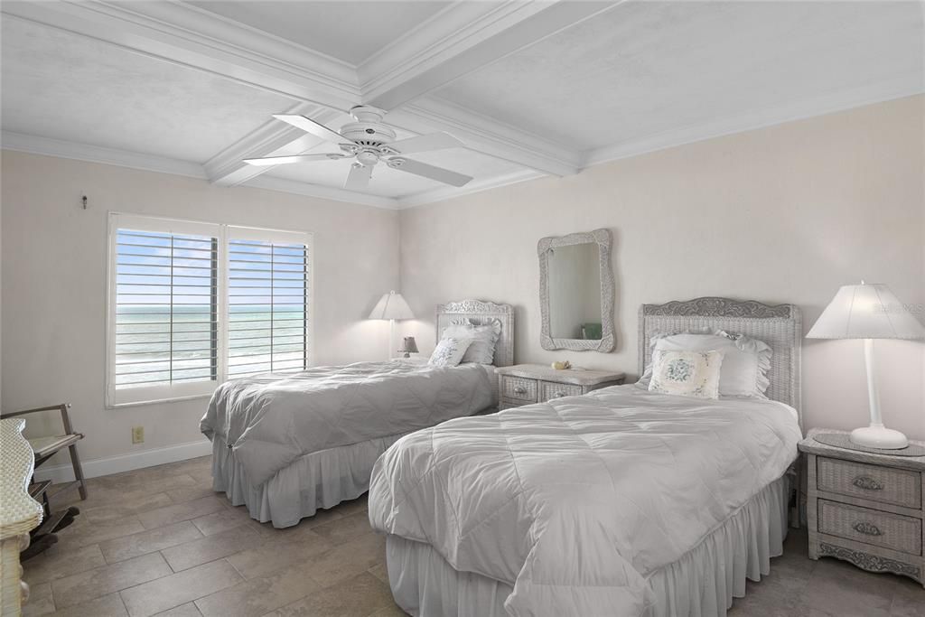 待售: $2,000,000 (3 贝兹, 3 浴室, 1985 平方英尺)