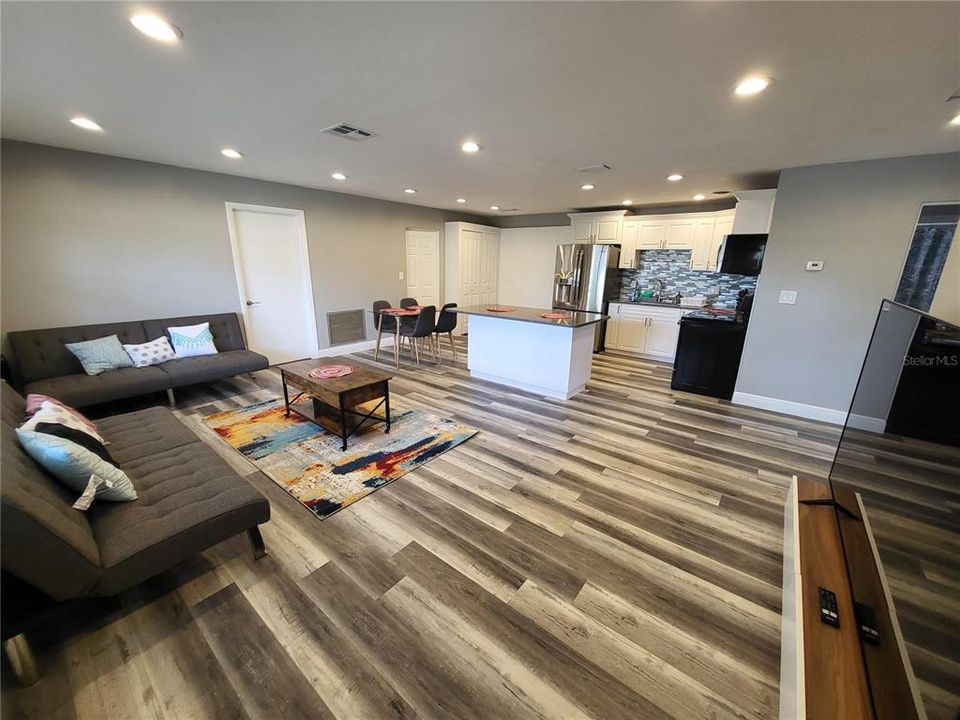 En Renta: $2,090 (3 camas, 2 baños, 1210 Pies cuadrados)