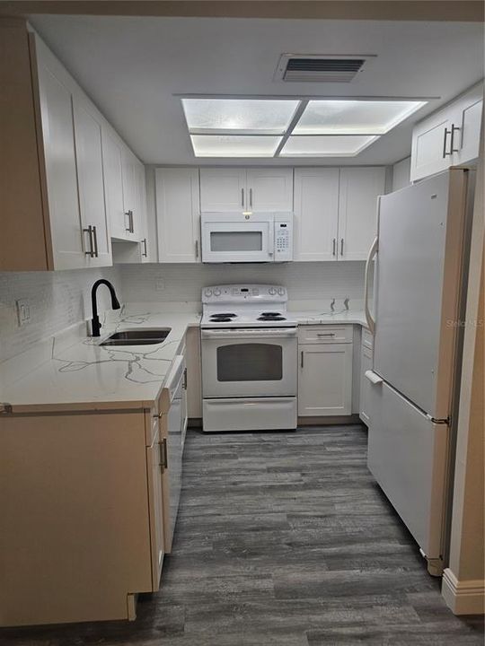 En Venta: $215,000 (2 camas, 2 baños, 1000 Pies cuadrados)