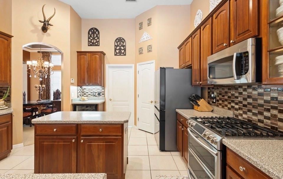 For Sale: $665,000 (4 beds, 3 baths, 2679 Square Feet)