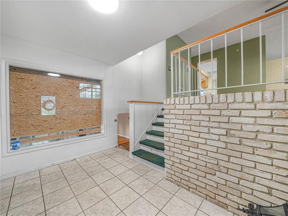 For Sale: $400,000 (5 beds, 3 baths, 2579 Square Feet)