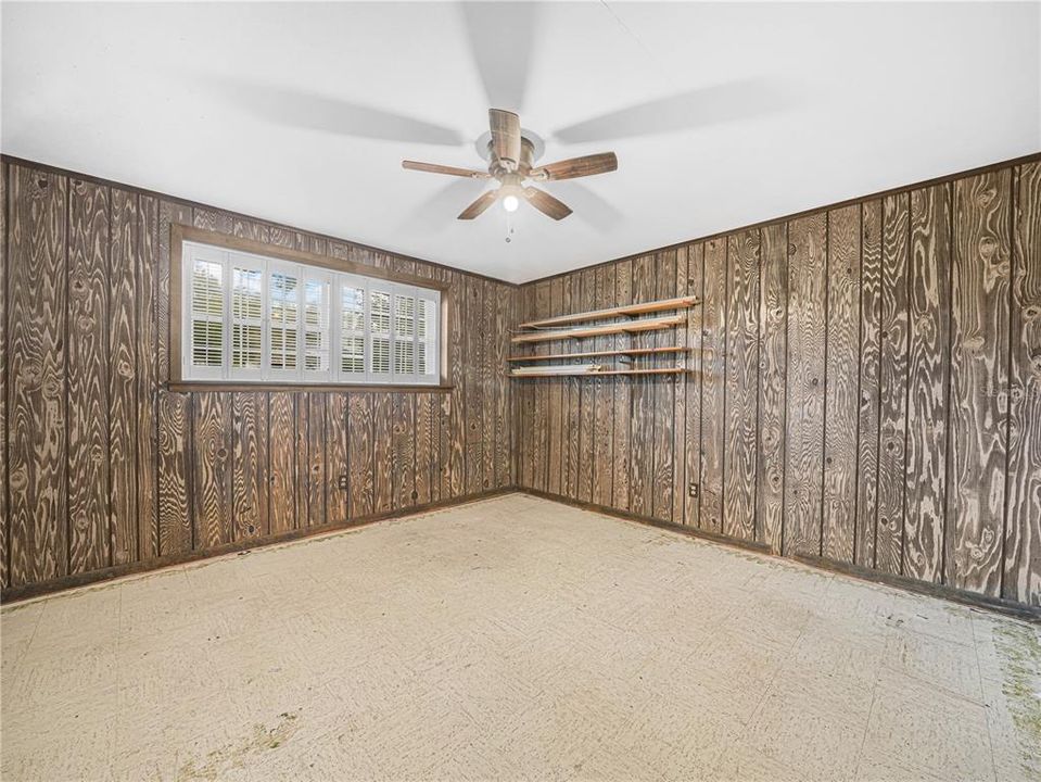 For Sale: $400,000 (5 beds, 3 baths, 2579 Square Feet)