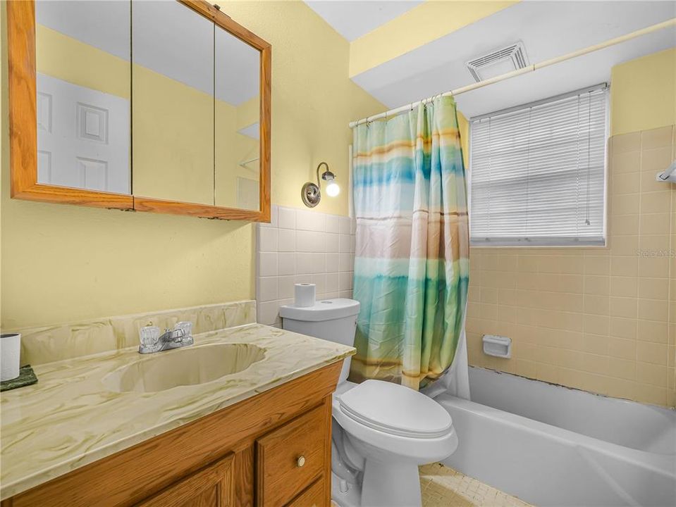 For Sale: $400,000 (5 beds, 3 baths, 2579 Square Feet)