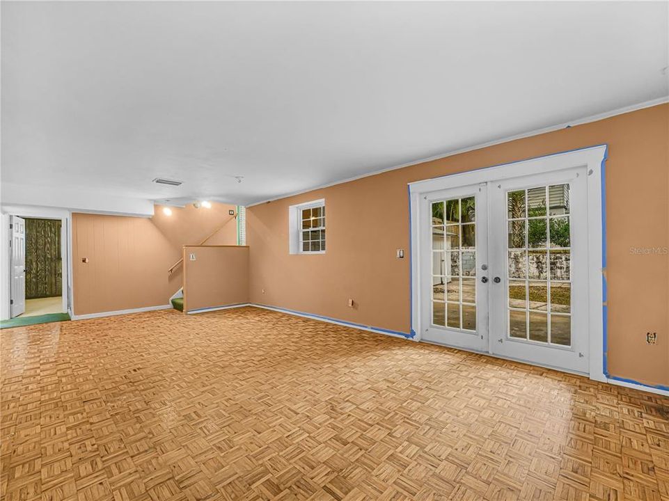 For Sale: $400,000 (5 beds, 3 baths, 2579 Square Feet)