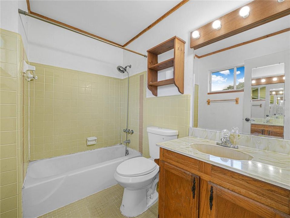 For Sale: $400,000 (5 beds, 3 baths, 2579 Square Feet)