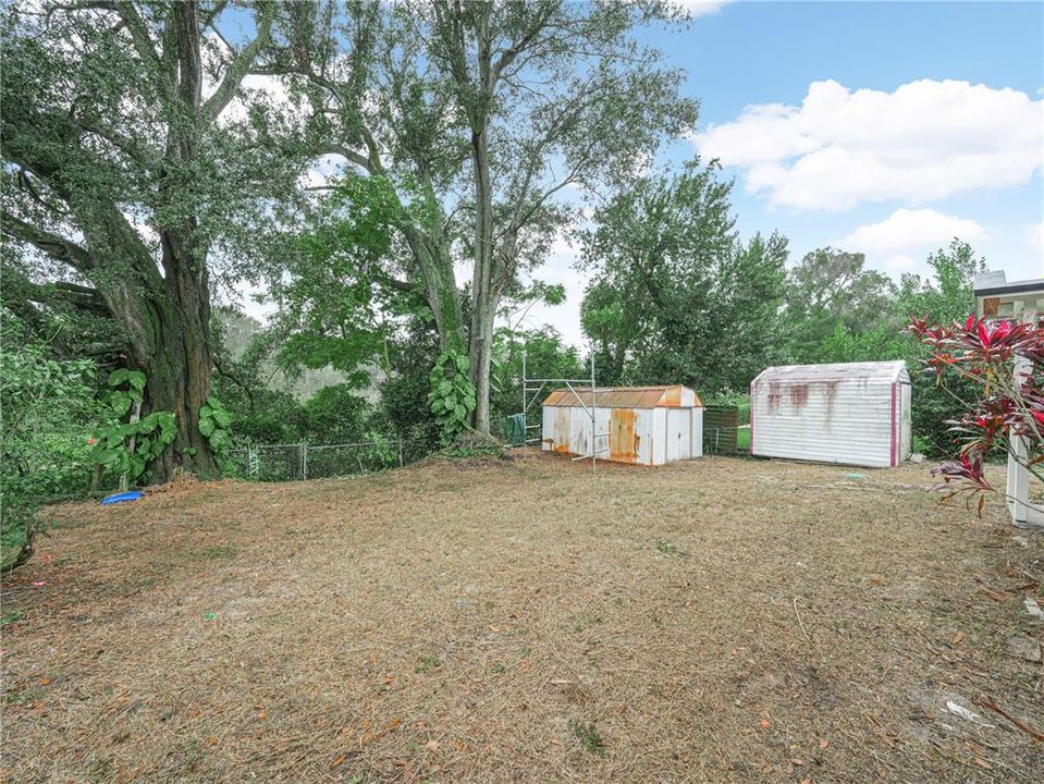 For Sale: $400,000 (5 beds, 3 baths, 2579 Square Feet)