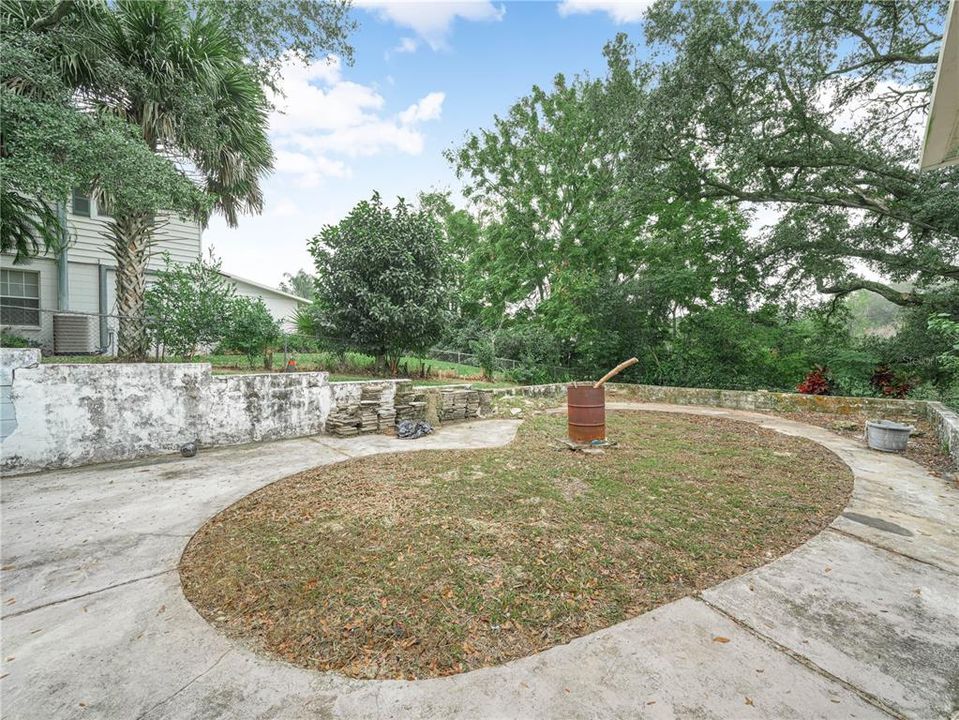 For Sale: $400,000 (5 beds, 3 baths, 2579 Square Feet)