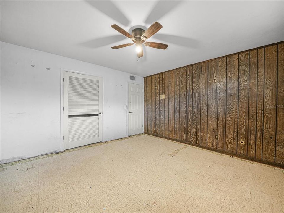 For Sale: $400,000 (5 beds, 3 baths, 2579 Square Feet)