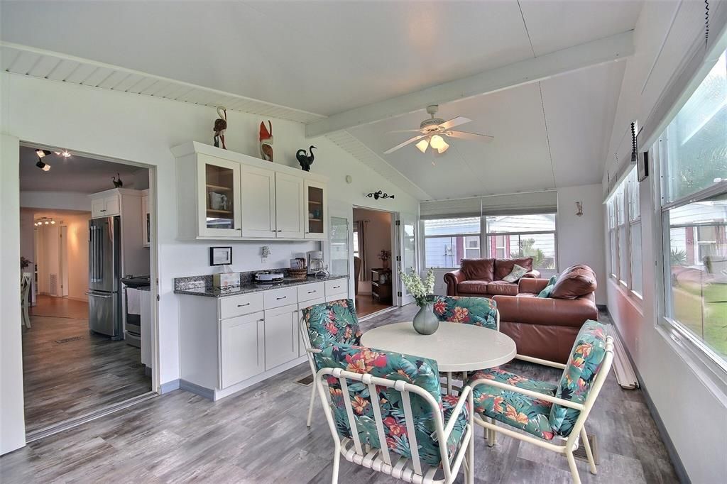 For Sale: $275,000 (2 beds, 2 baths, 1620 Square Feet)