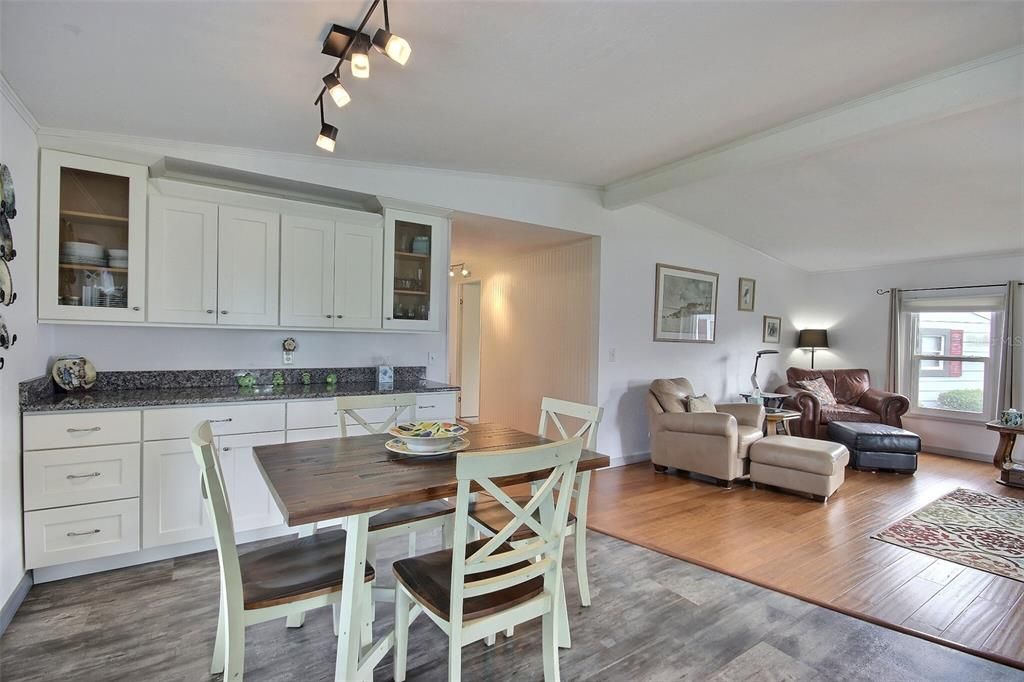 For Sale: $275,000 (2 beds, 2 baths, 1620 Square Feet)