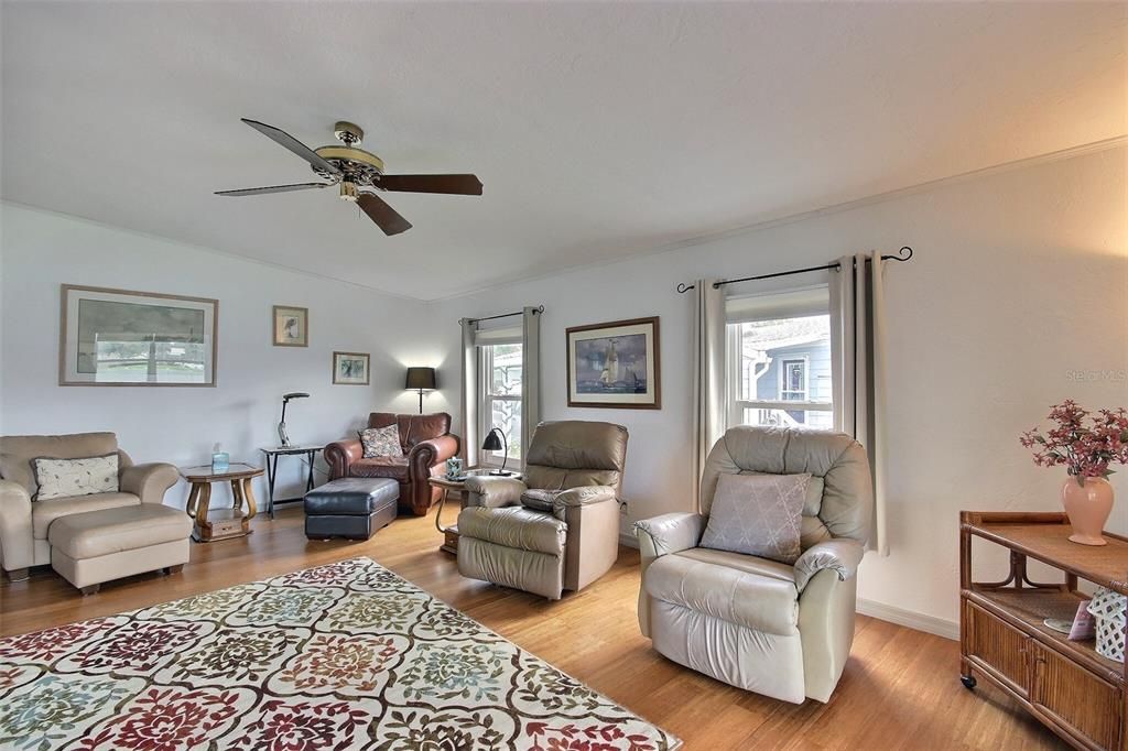 For Sale: $275,000 (2 beds, 2 baths, 1620 Square Feet)