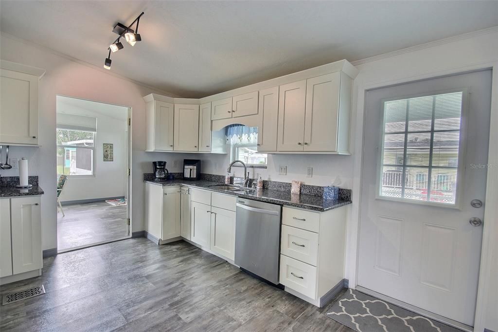 For Sale: $275,000 (2 beds, 2 baths, 1620 Square Feet)