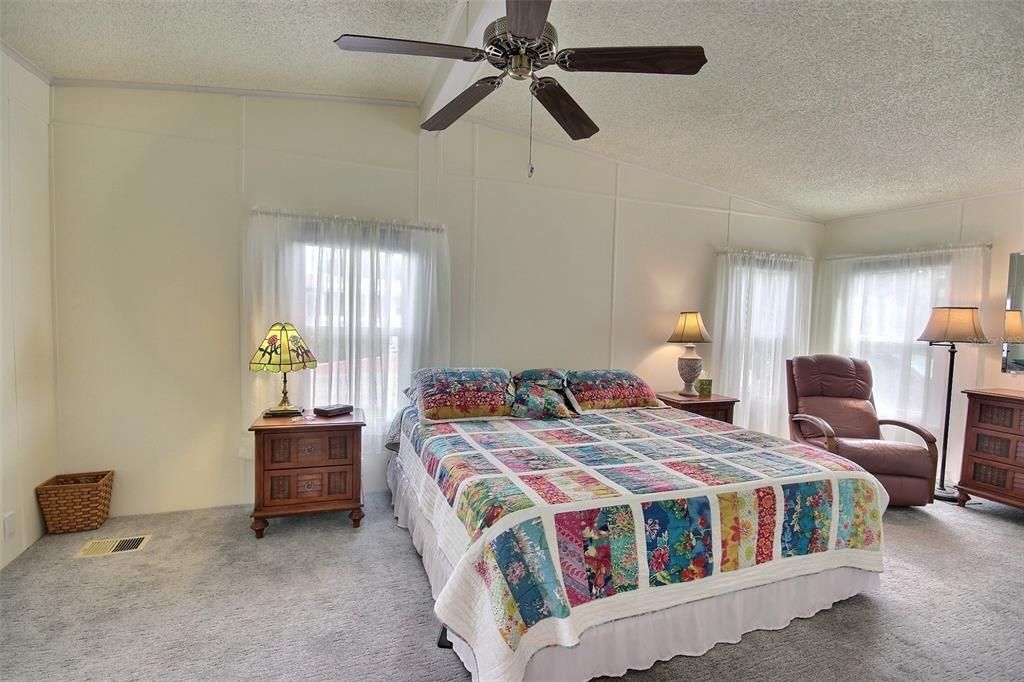 For Sale: $275,000 (2 beds, 2 baths, 1620 Square Feet)