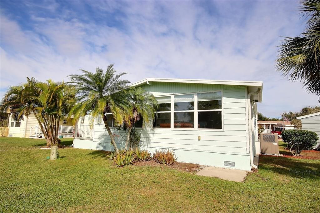 For Sale: $275,000 (2 beds, 2 baths, 1620 Square Feet)