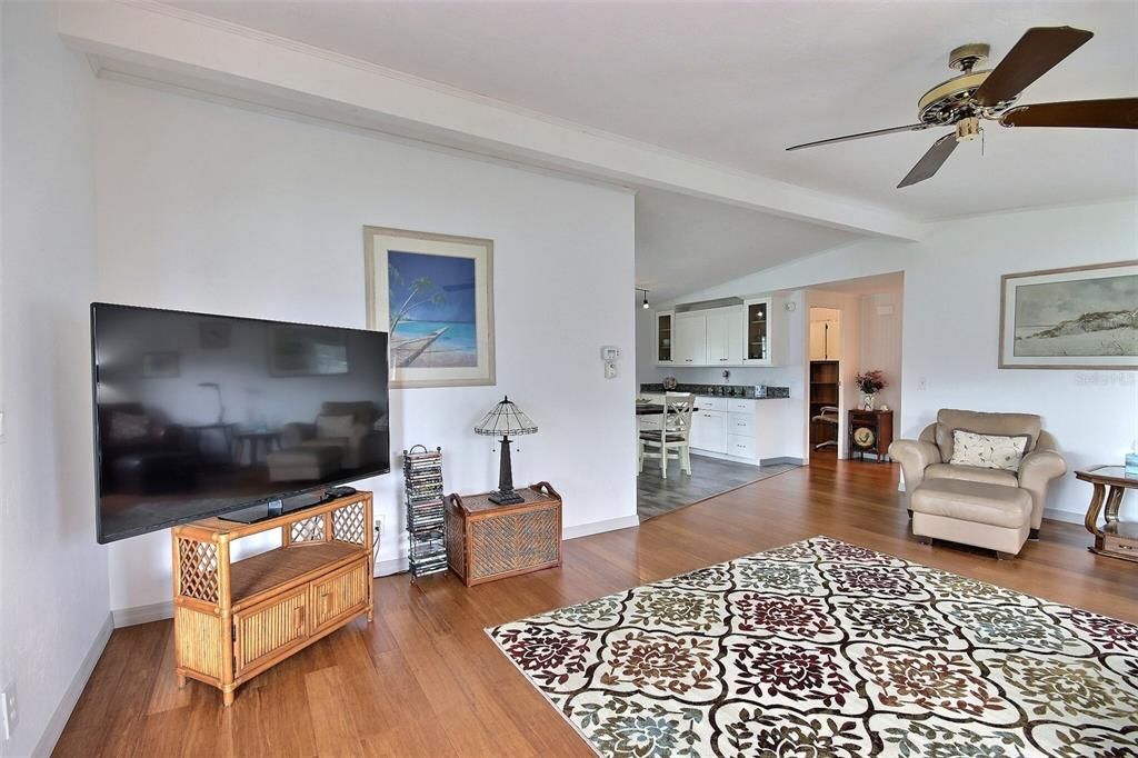 For Sale: $275,000 (2 beds, 2 baths, 1620 Square Feet)