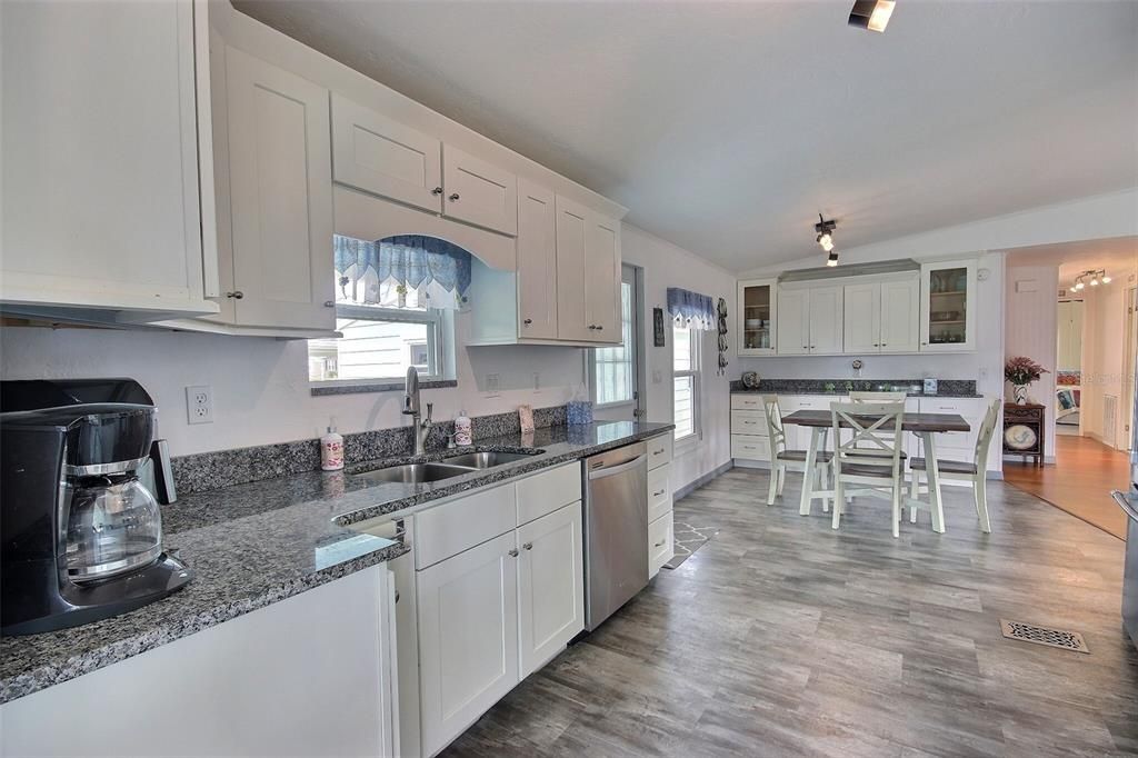 For Sale: $275,000 (2 beds, 2 baths, 1620 Square Feet)