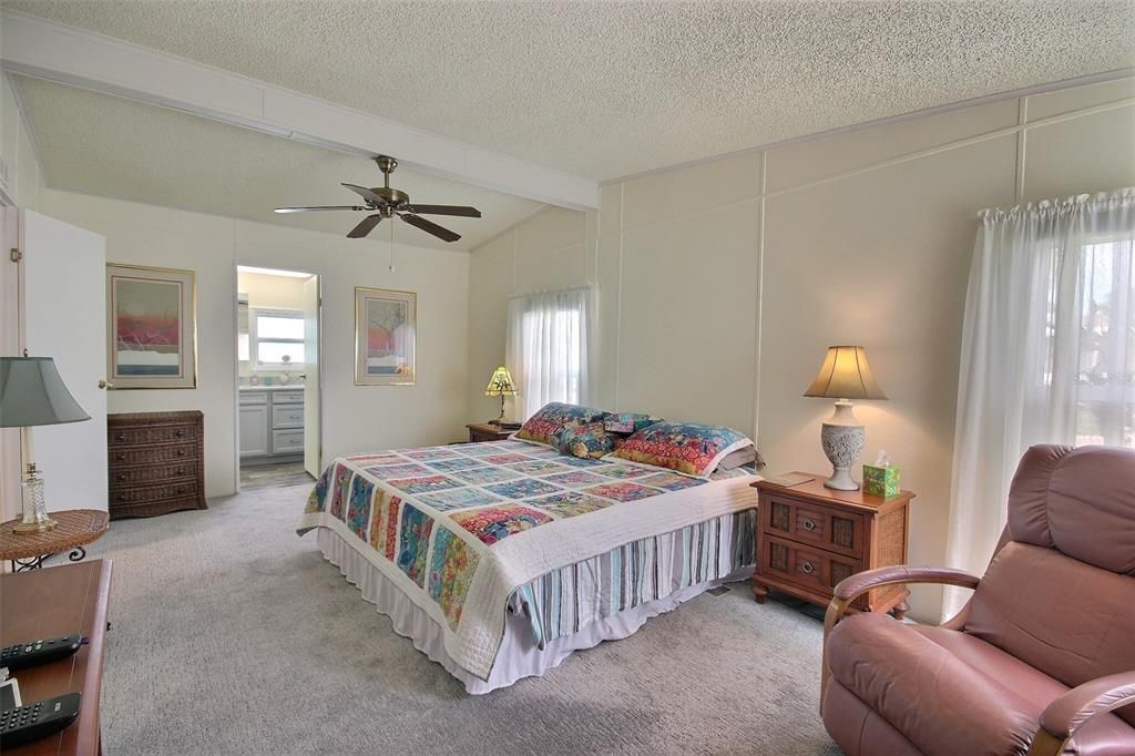 For Sale: $275,000 (2 beds, 2 baths, 1620 Square Feet)