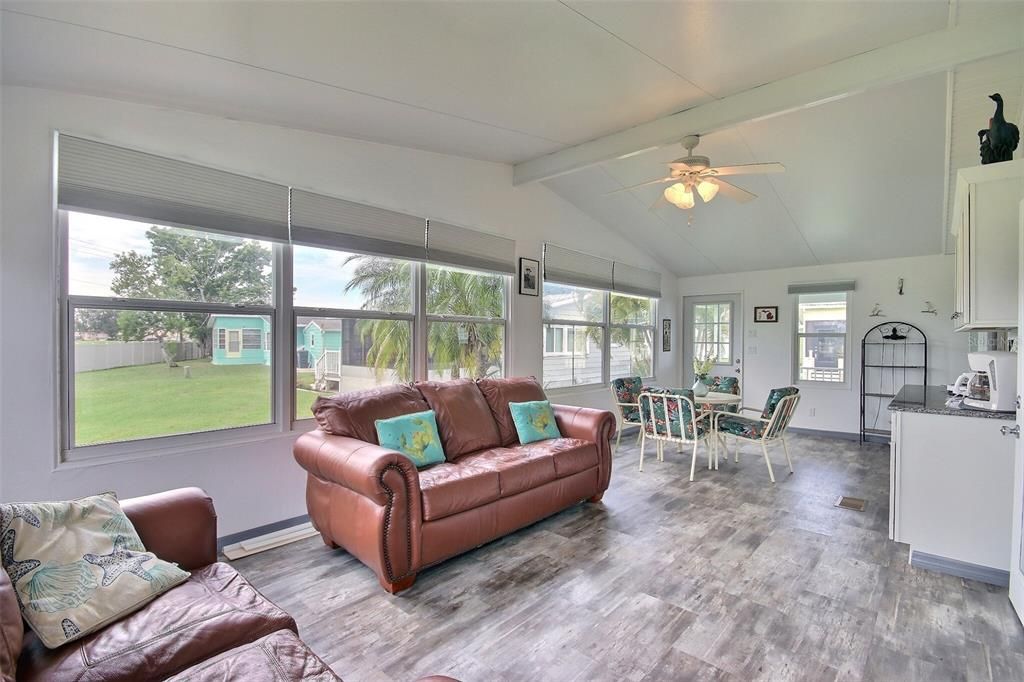 For Sale: $275,000 (2 beds, 2 baths, 1620 Square Feet)