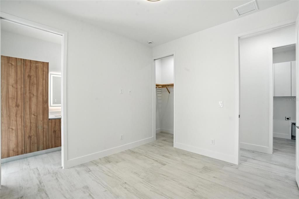 В аренду: $3,600 (4 спален, 3 ванн, 1894 Квадратных фут)