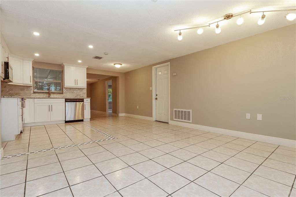 出租: $1,645 (3 贝兹, 2 浴室, 1248 平方英尺)