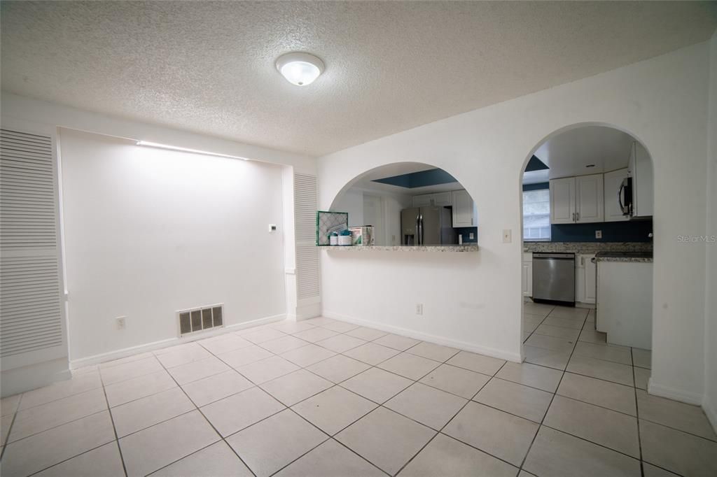 En Venta: $289,000 (3 camas, 2 baños, 1676 Pies cuadrados)