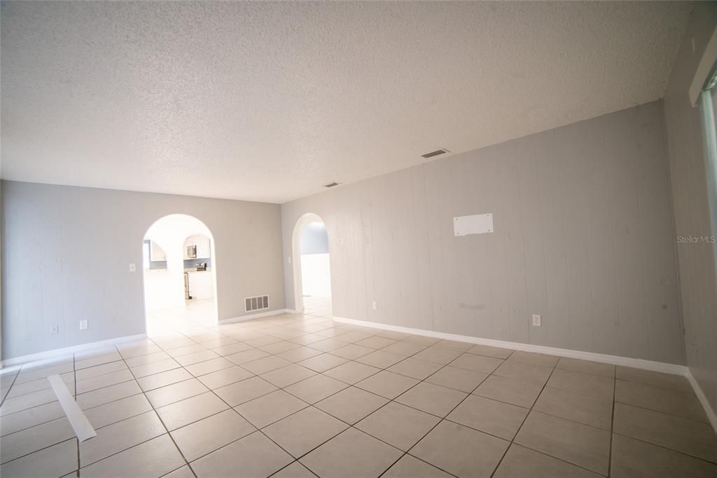 En Venta: $289,000 (3 camas, 2 baños, 1676 Pies cuadrados)