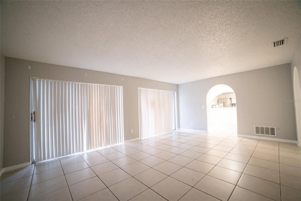 En Venta: $289,000 (3 camas, 2 baños, 1676 Pies cuadrados)