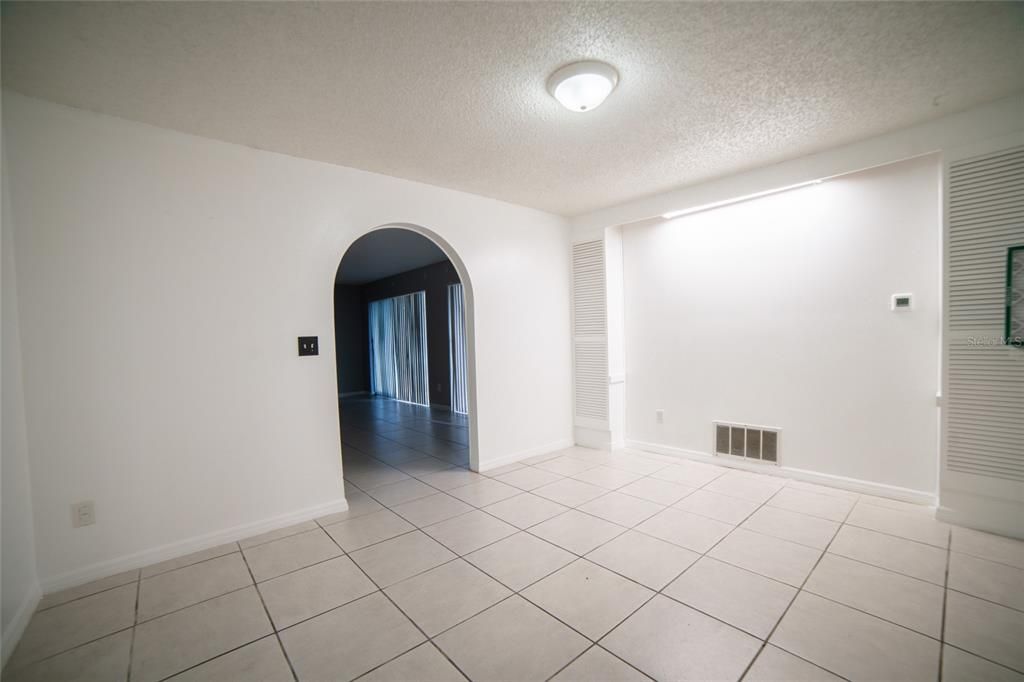 En Venta: $289,000 (3 camas, 2 baños, 1676 Pies cuadrados)