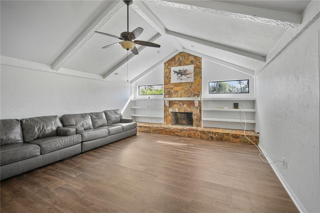 待售: $564,000 (4 贝兹, 2 浴室, 2302 平方英尺)