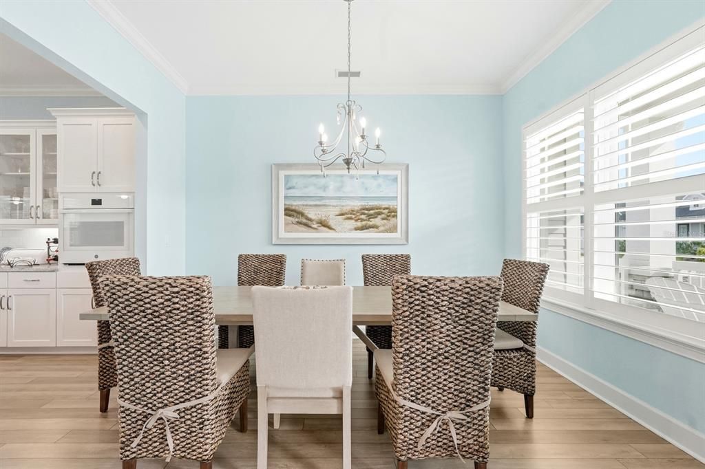 For Sale: $1,050,000 (3 beds, 2 baths, 1975 Square Feet)