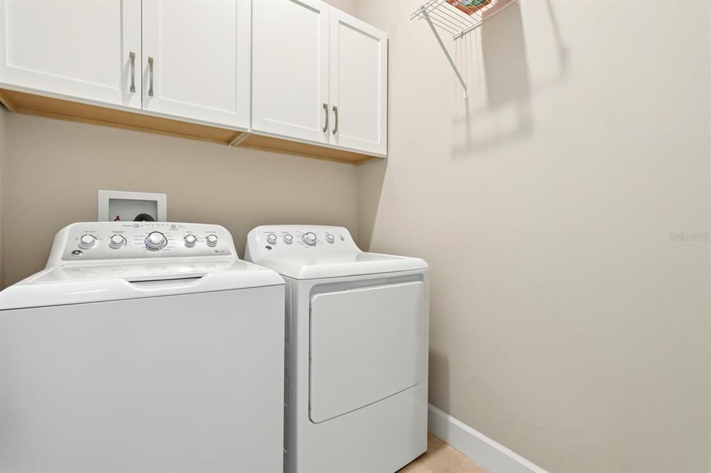 For Sale: $1,050,000 (3 beds, 2 baths, 1975 Square Feet)