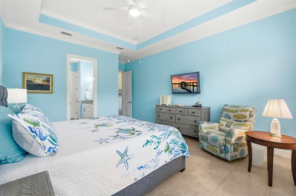 For Sale: $1,050,000 (3 beds, 2 baths, 1975 Square Feet)