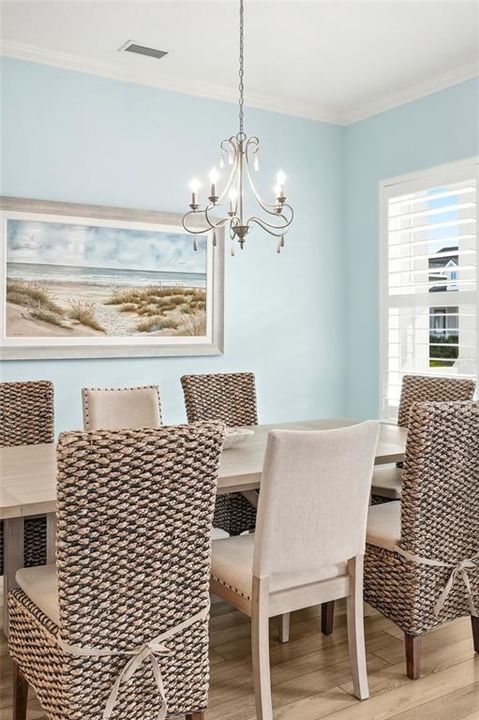 For Sale: $1,050,000 (3 beds, 2 baths, 1975 Square Feet)