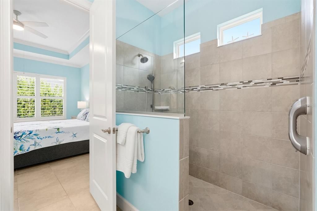 For Sale: $1,050,000 (3 beds, 2 baths, 1975 Square Feet)