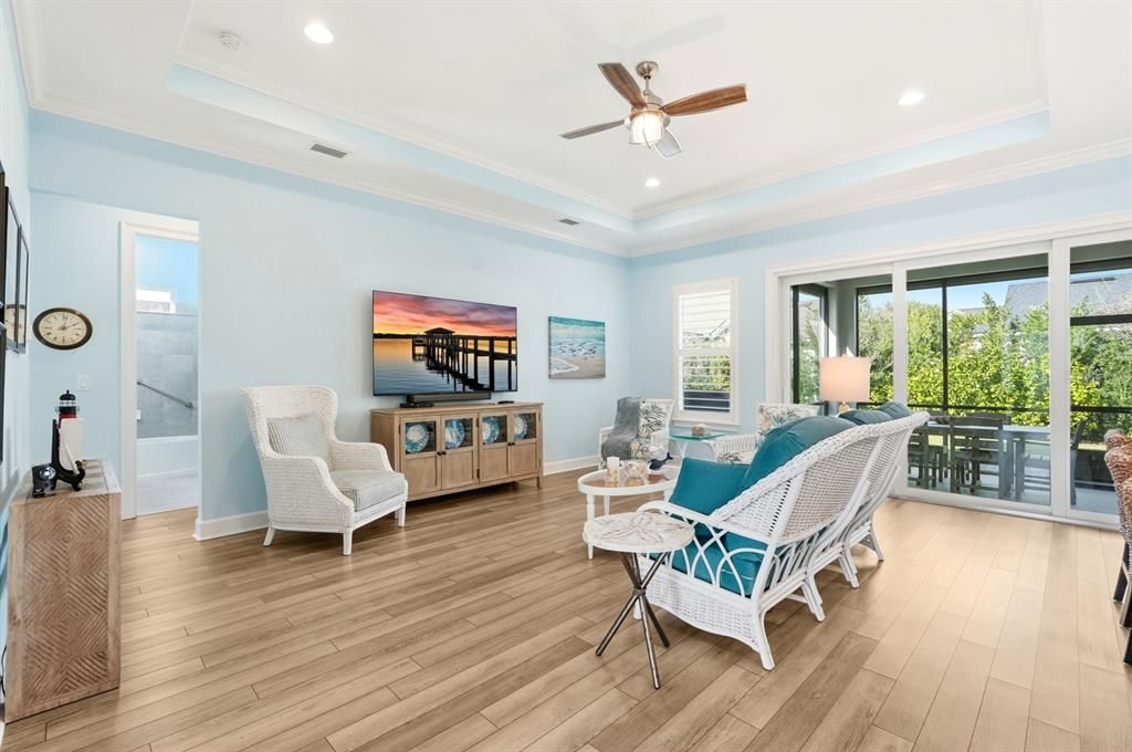 For Sale: $1,050,000 (3 beds, 2 baths, 1975 Square Feet)