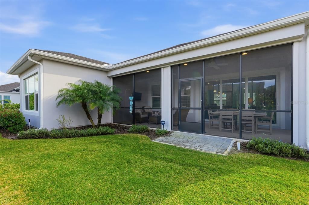 For Sale: $1,050,000 (3 beds, 2 baths, 1975 Square Feet)