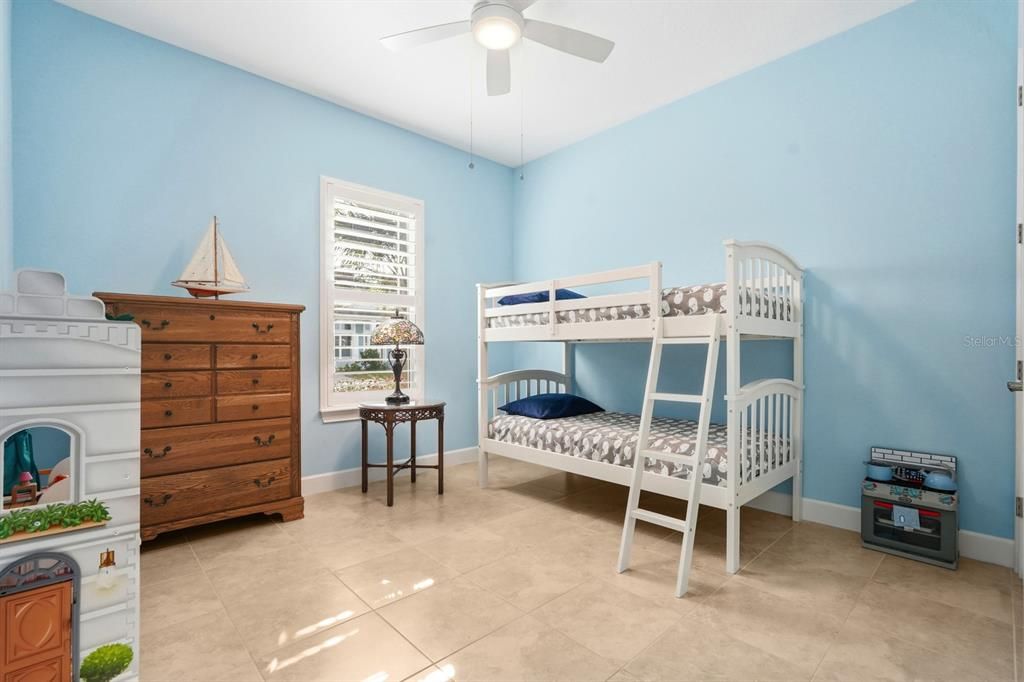 For Sale: $1,050,000 (3 beds, 2 baths, 1975 Square Feet)