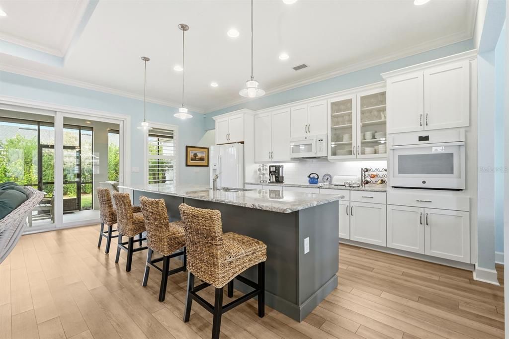 For Sale: $1,050,000 (3 beds, 2 baths, 1975 Square Feet)