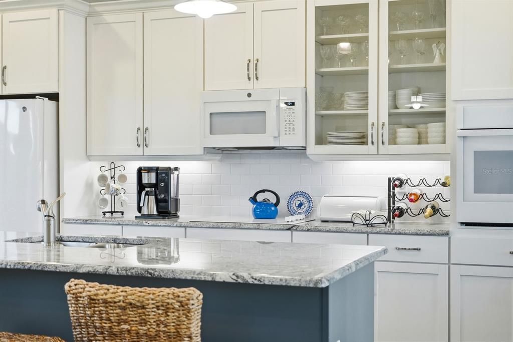 For Sale: $1,050,000 (3 beds, 2 baths, 1975 Square Feet)