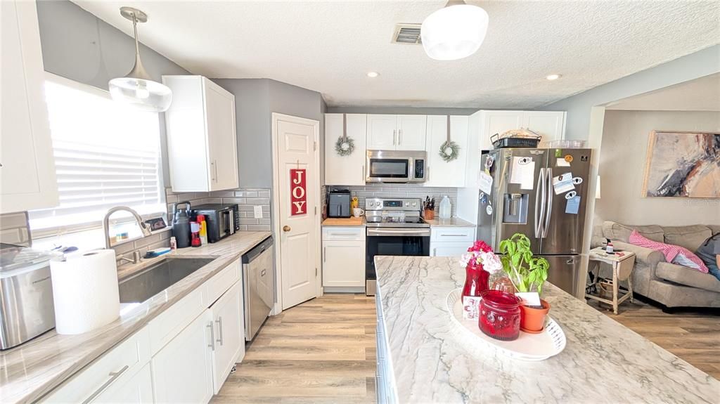 En Renta: $2,400 (4 camas, 2 baños, 2250 Pies cuadrados)