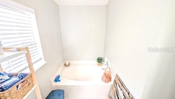 En Renta: $2,400 (4 camas, 2 baños, 2250 Pies cuadrados)