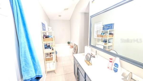 En Renta: $2,400 (4 camas, 2 baños, 2250 Pies cuadrados)