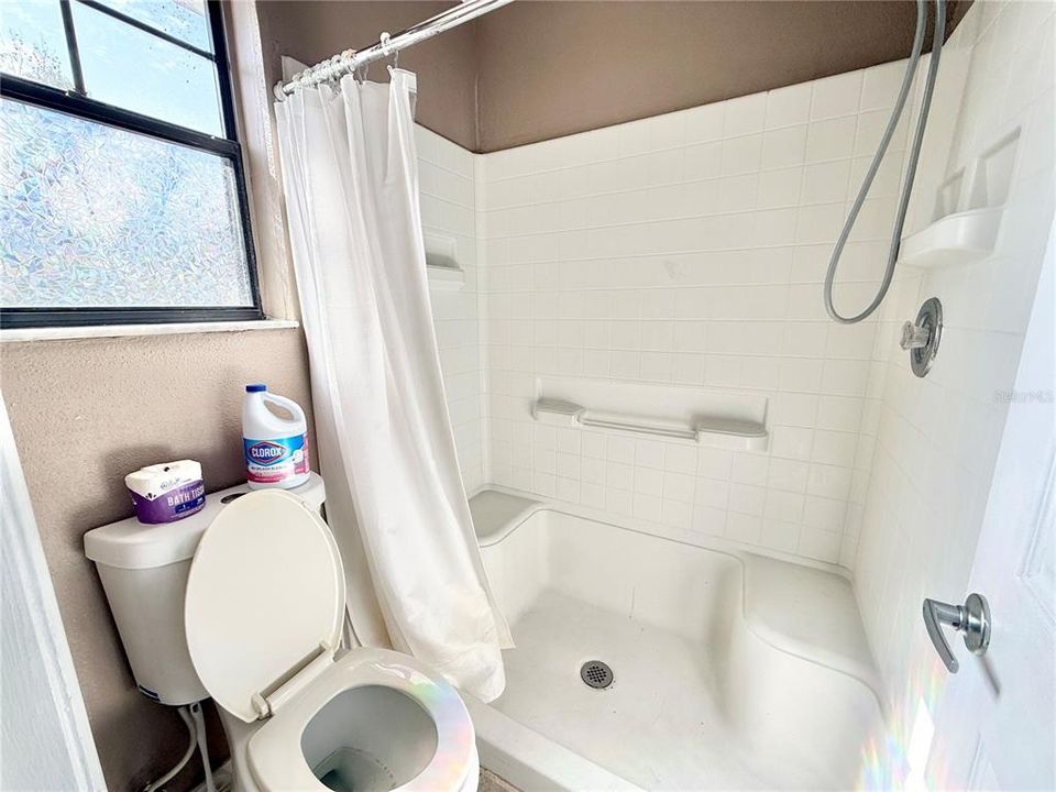 For Sale: $199,900 (3 beds, 2 baths, 1250 Square Feet)