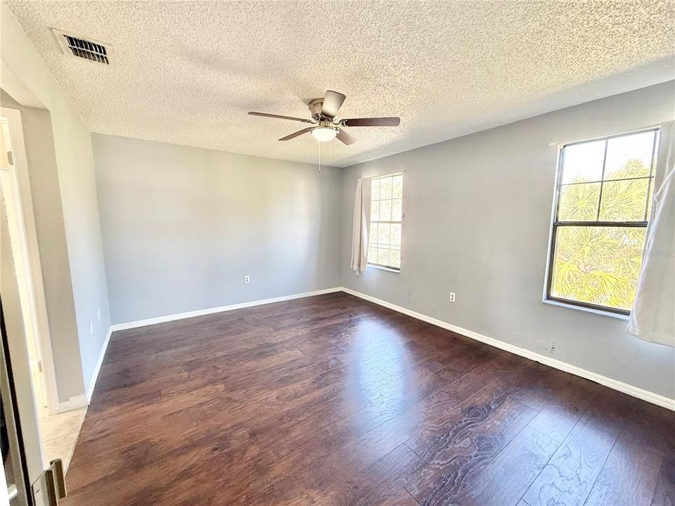 For Sale: $199,900 (3 beds, 2 baths, 1250 Square Feet)