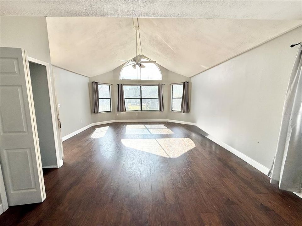 For Sale: $199,900 (3 beds, 2 baths, 1250 Square Feet)