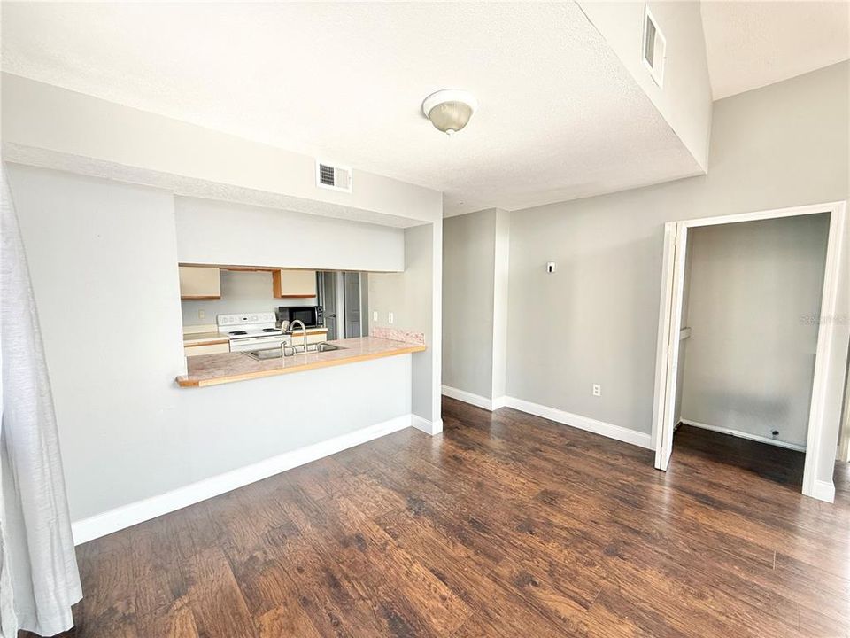 For Sale: $199,900 (3 beds, 2 baths, 1250 Square Feet)