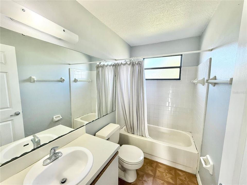For Sale: $199,900 (3 beds, 2 baths, 1250 Square Feet)