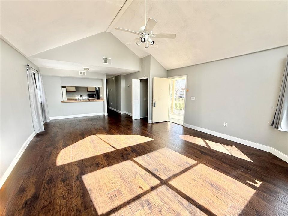 For Sale: $199,900 (3 beds, 2 baths, 1250 Square Feet)